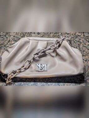 Badgley Mischka taupe chain-strap clutch. Buttery Soft 🧈